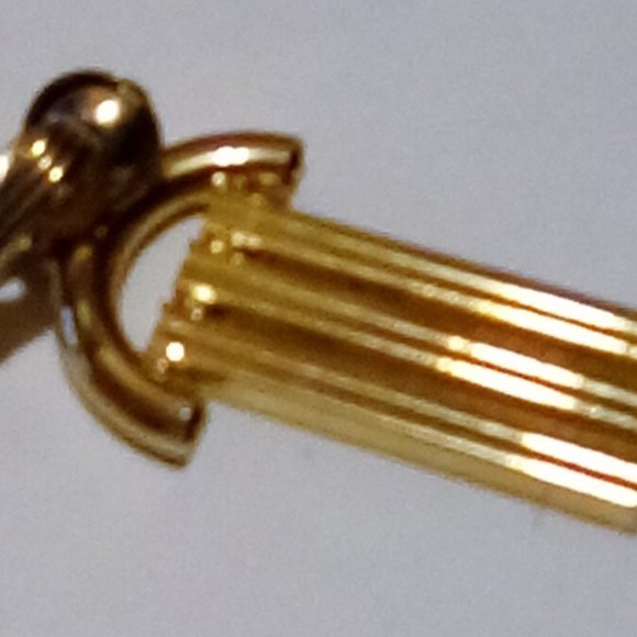 Gold Tone Vintage Clip On Earring - Picture 4 of 4